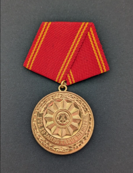 Médaille du service fidèle dans les organes armés du Ministère de l&rsquo;Intérieur (3)