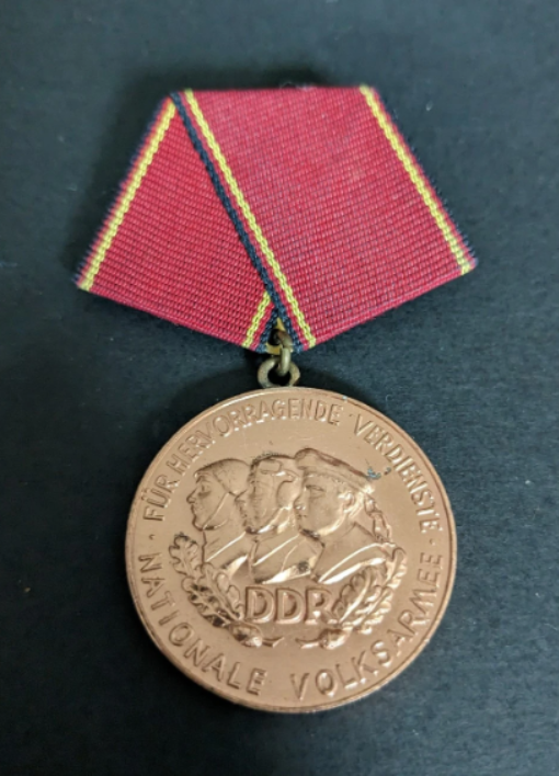 Médaille du mérite de l’Armée Populaire Nationale