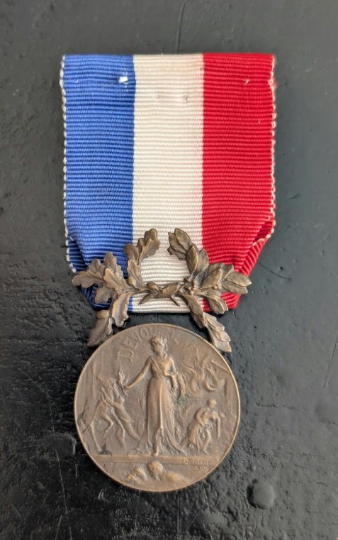 Médaille pour actes de courage et de dévouement (1)