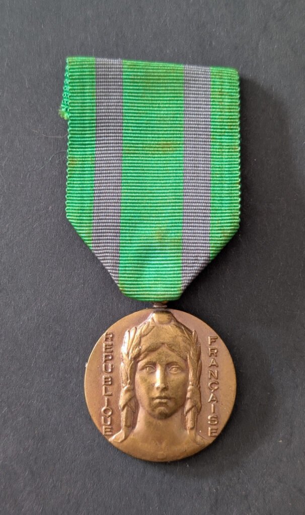 Médaille de la confédération nationale des artisans maréchaux, charrons , forgerons vendeurs réparateurs de machines agricoles