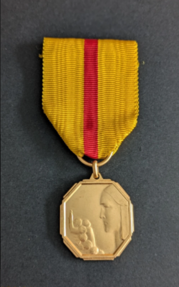 Médaille du grand prix du bien et du mérite de la Fédération nationale de l&rsquo;engagement francophone au développement.